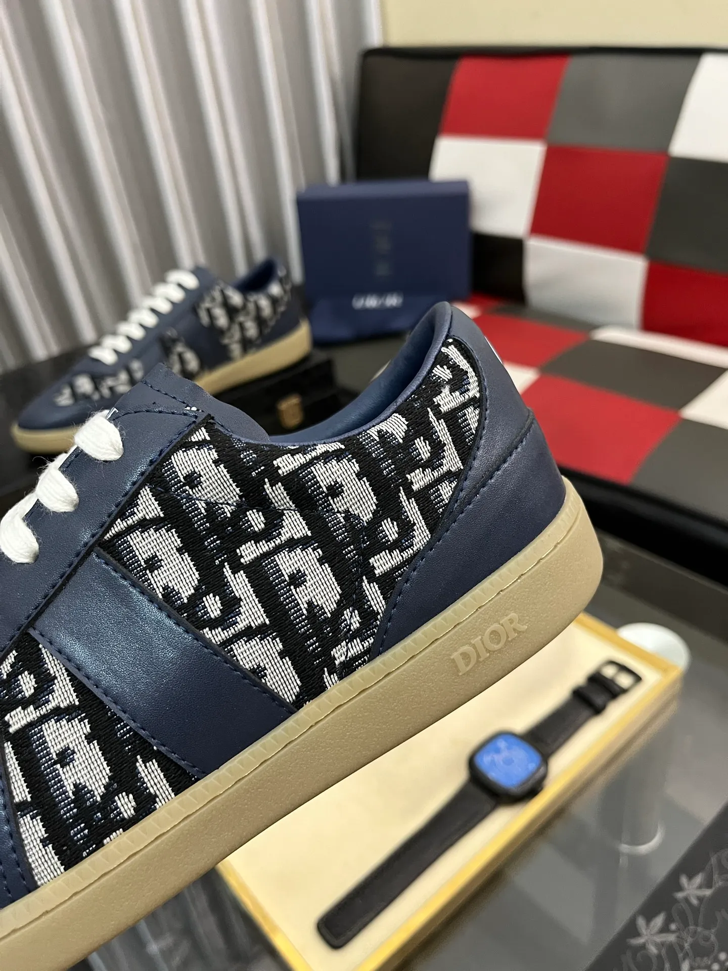 Men's shoes 💰380⌚️⌚️ 【Dior*DIAO】original quality.~ Unique modern style sneakers. 🏃A must-have casual shoe for trendy men😍😍 Original brand imported from Italy, imported original leather, sheep lining (refuses to discolor and grind feet) Sole: Original sole provided by the original factory, French lazy style design ⚠️Fit to the feet, original quality, super comfortable original sole. Code number: 38-445️⃣Colors available